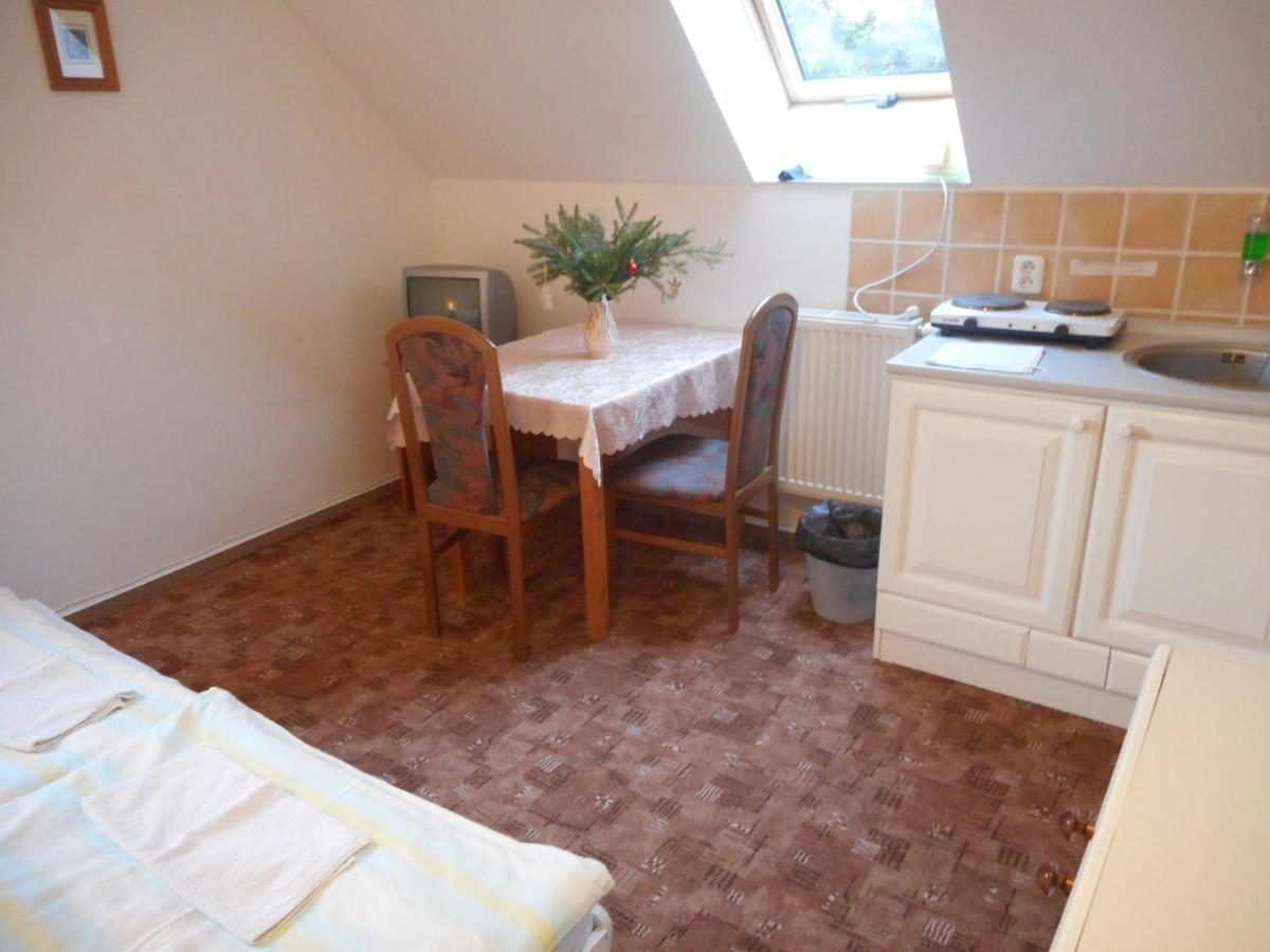 Chalupa A Apartmany Lojka Benecko Exterior foto